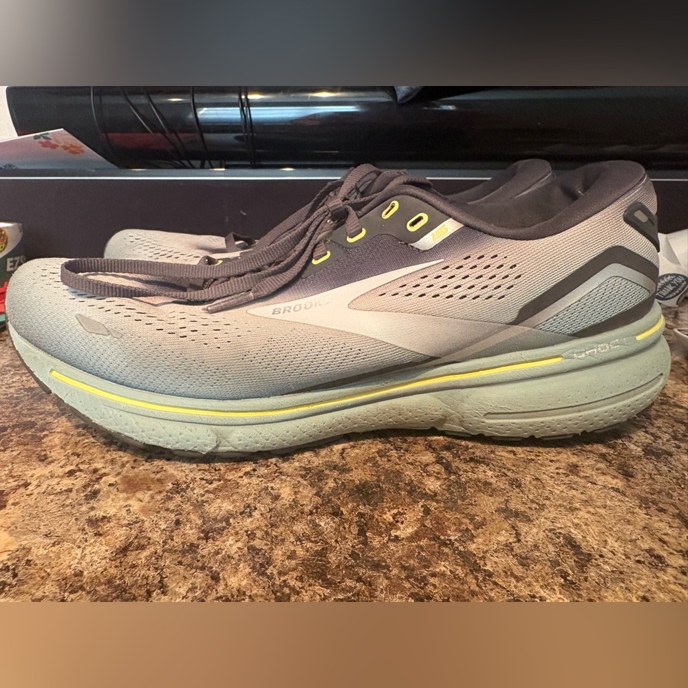 Brooks Green Ombré Ghost 15 Sneakers GUC